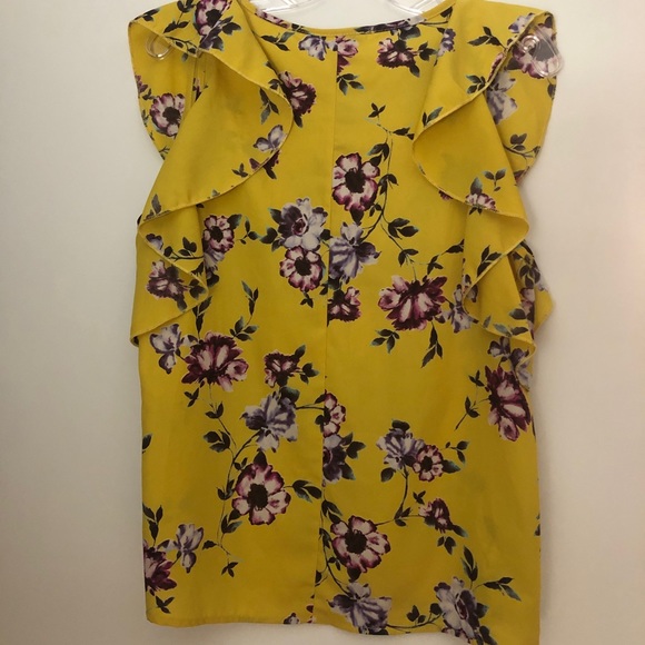 Route 3 brand yellow floral blouse in excellent condition! Gorgeous! Size M - Picture 2 of 4